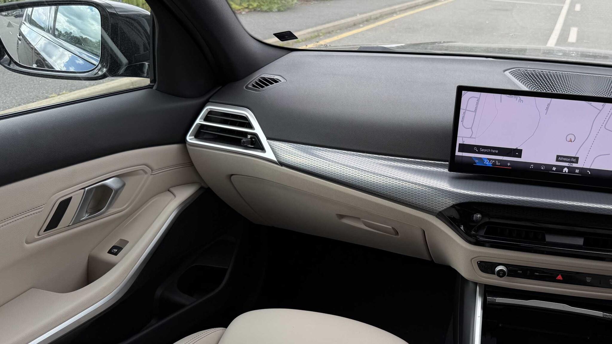 BMW 3 Series view 5