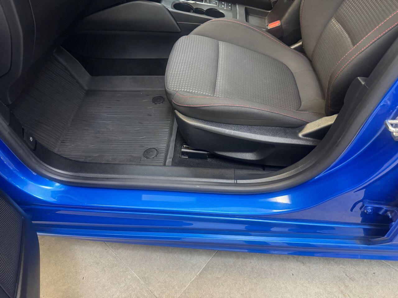 Ford Focus view 46