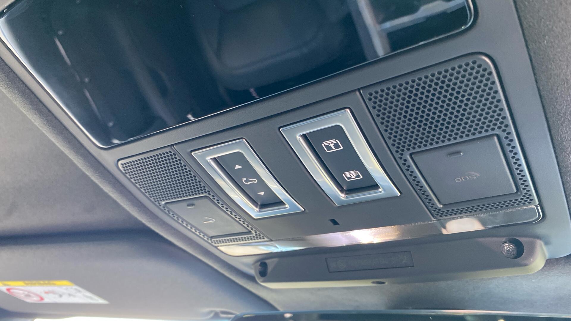 Land Rover Defender view 33