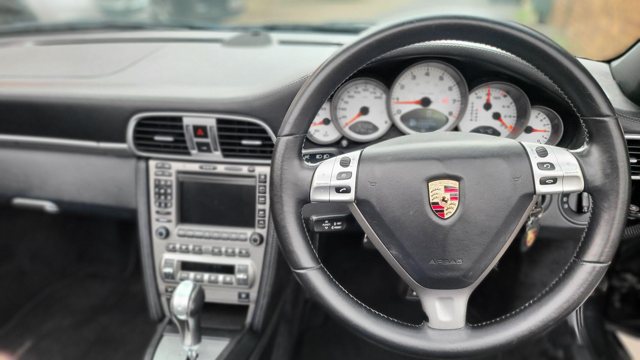 Porsche 911 view 39