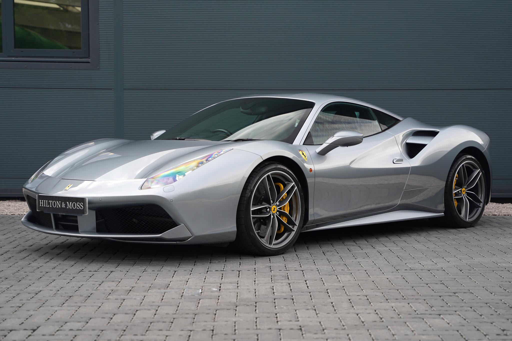Ferrari 488 view 4