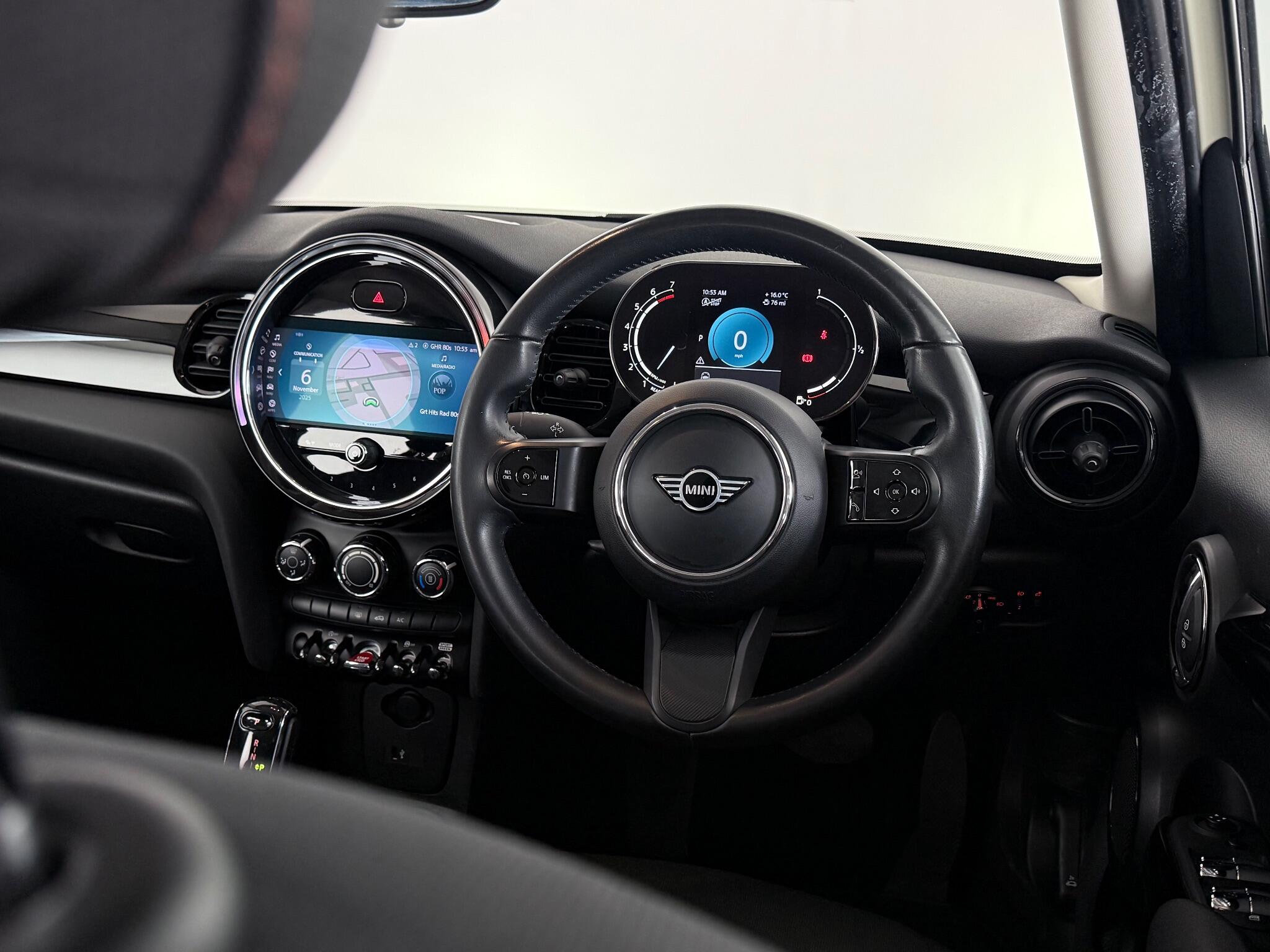 Mini Hatch view 21
