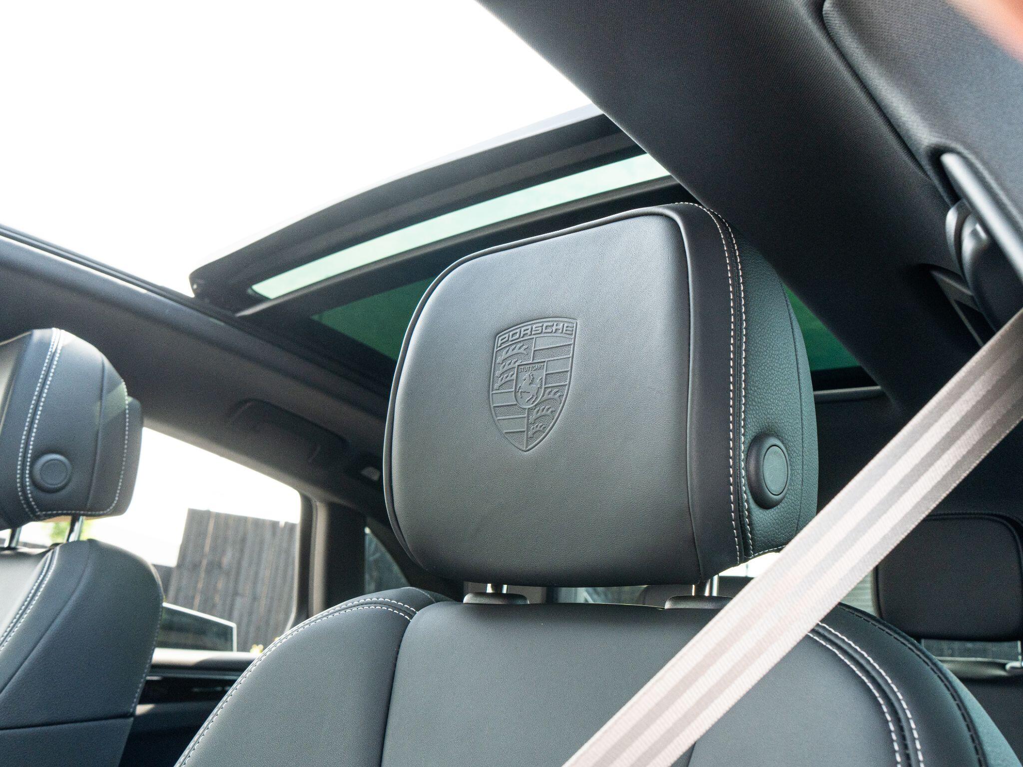 Porsche Macan view 23