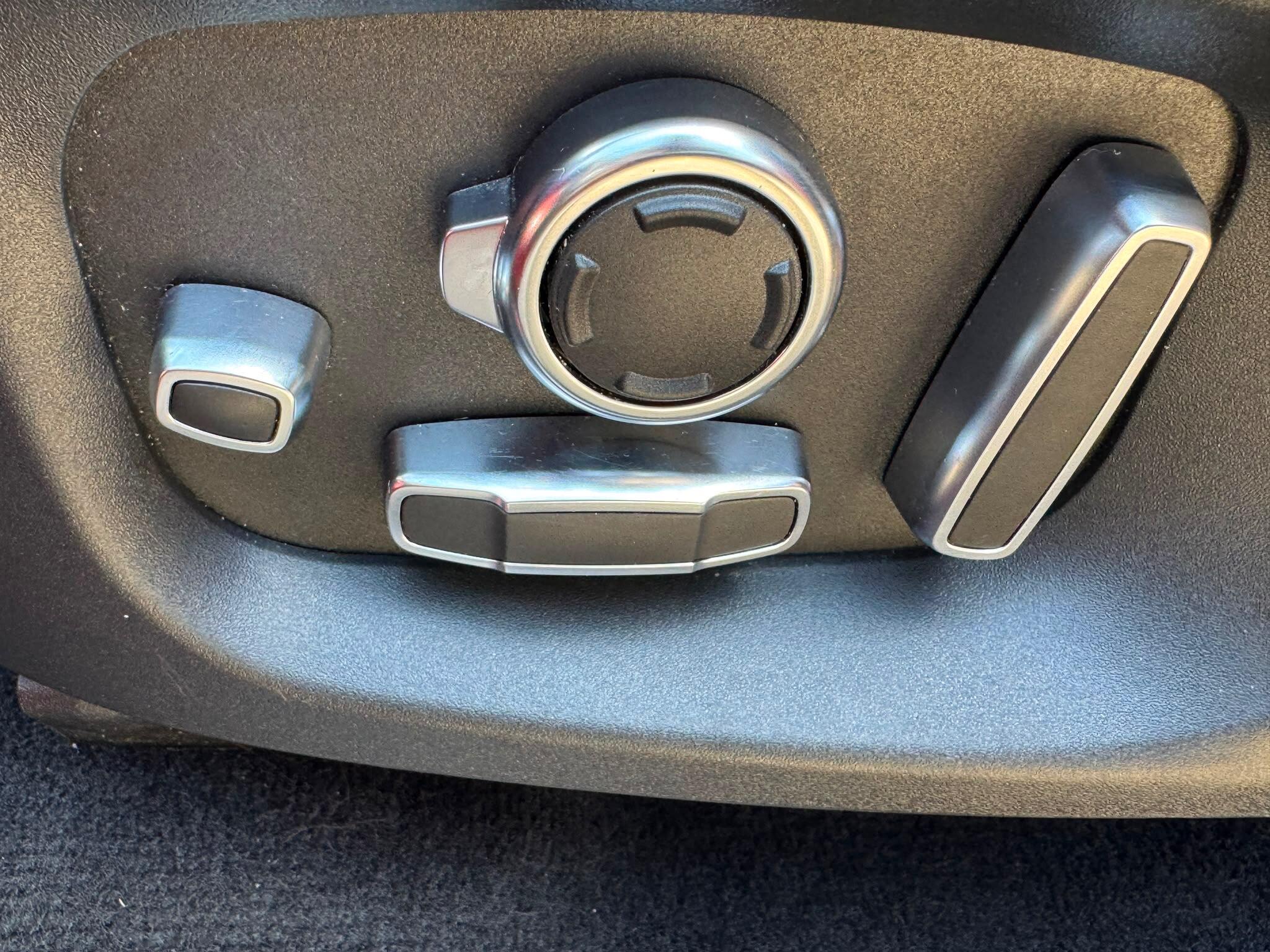 Jaguar E-Pace view 32