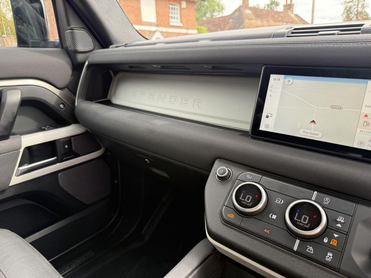 Land Rover Defender 110 view 16