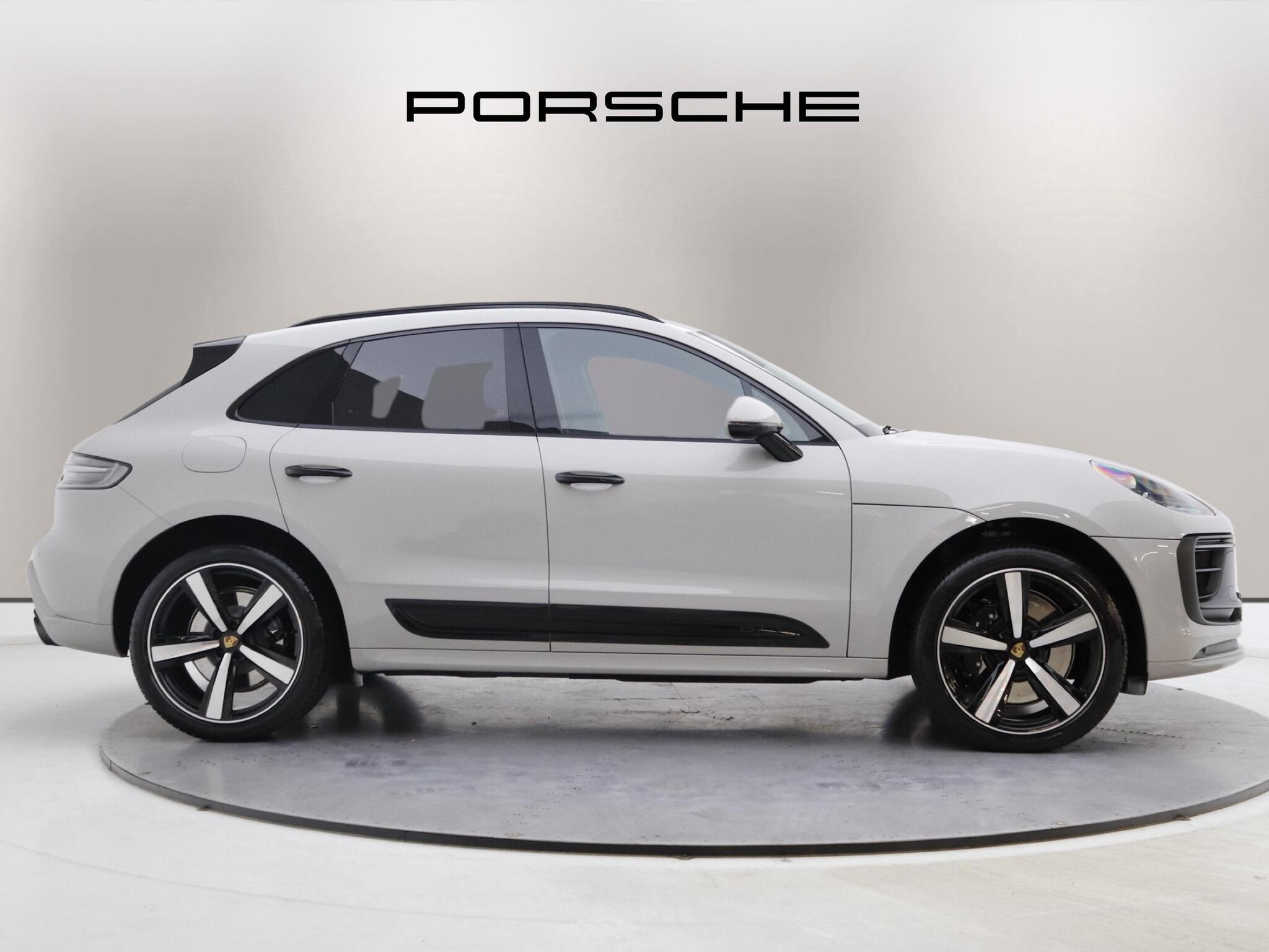 Porsche Macan view 3