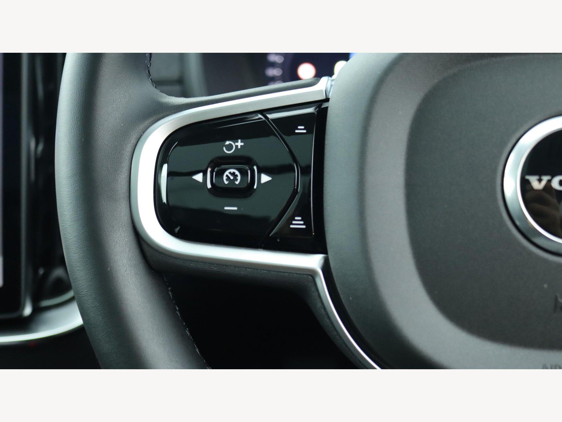 Volvo XC90 view 23