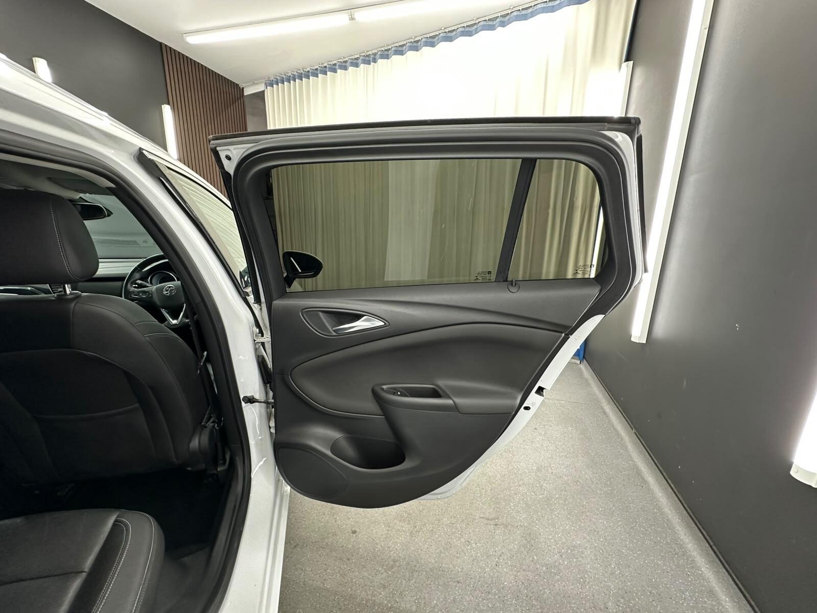 Vauxhall Astra view 12