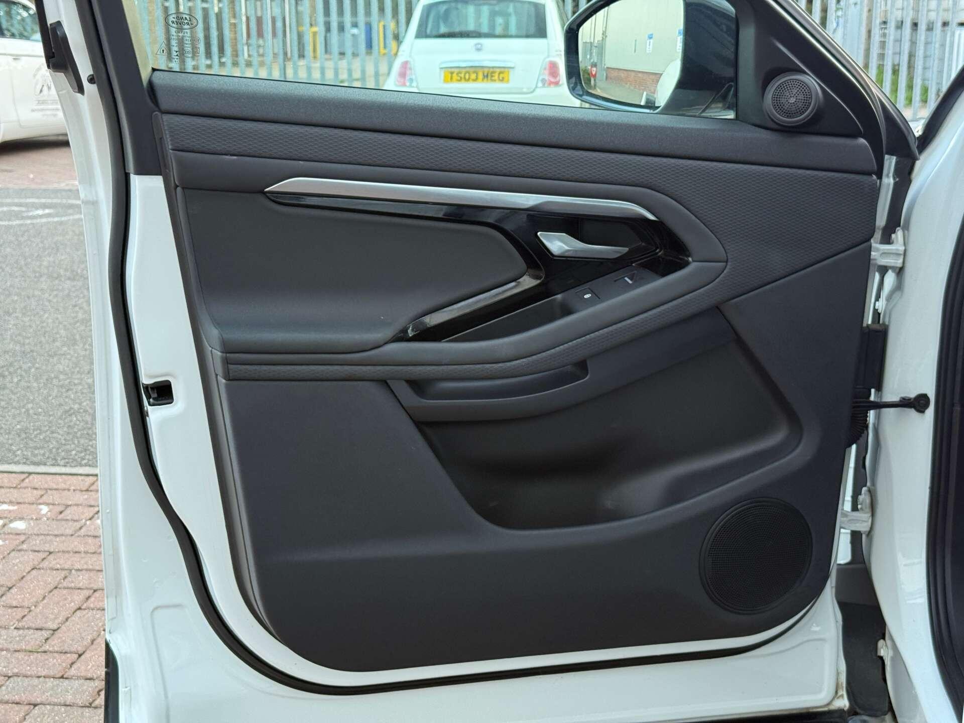 Land Rover Range Rover Evoque view 38