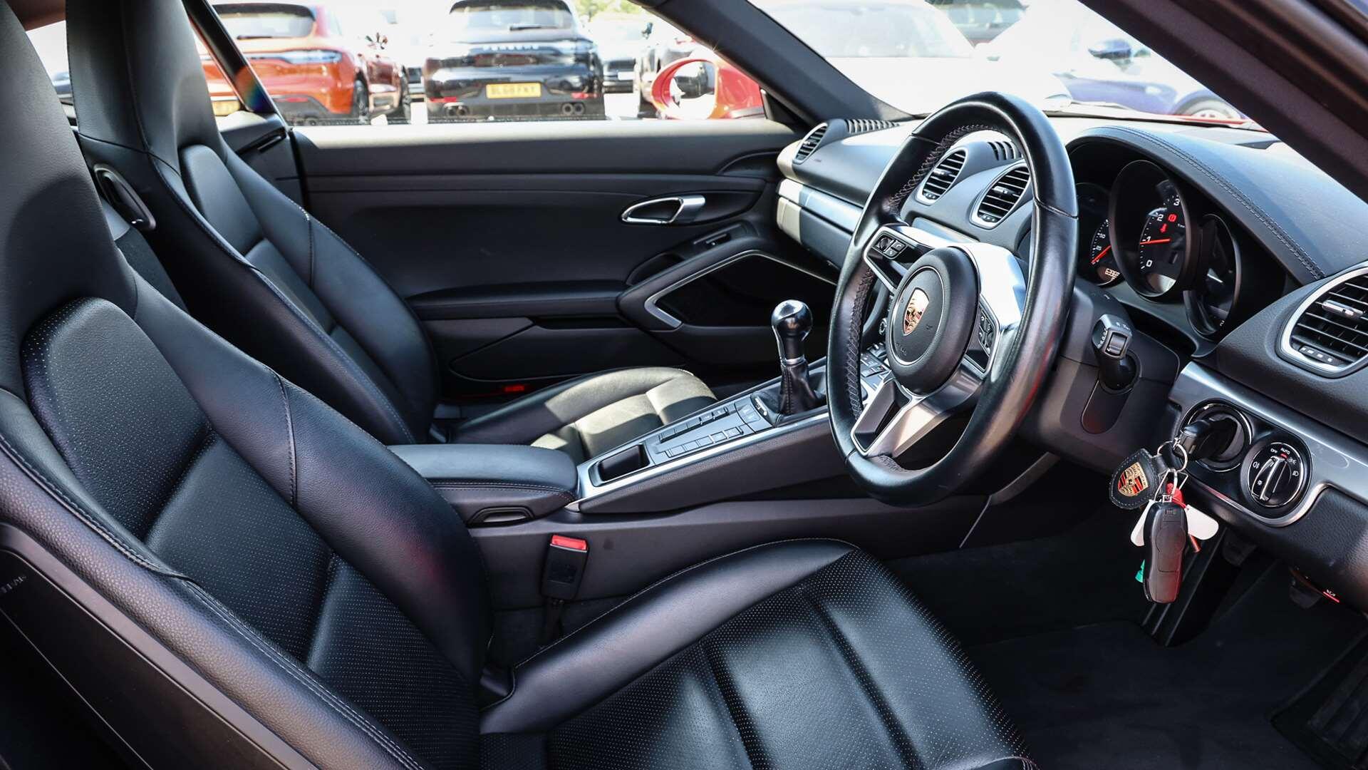 Porsche Cayman view 12