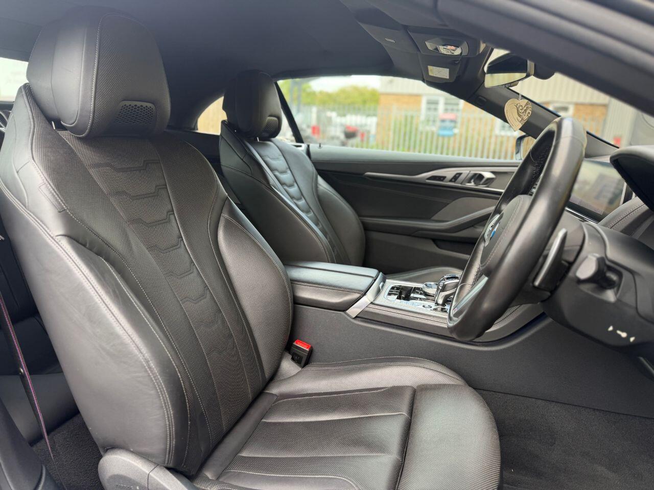 BMW 8 Series view 12
