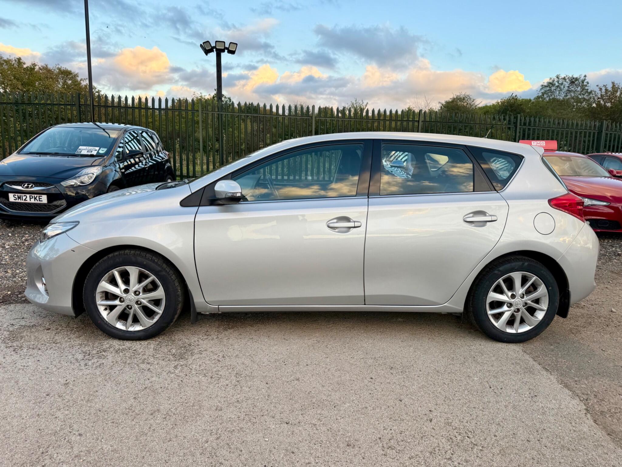 Toyota Auris view 13