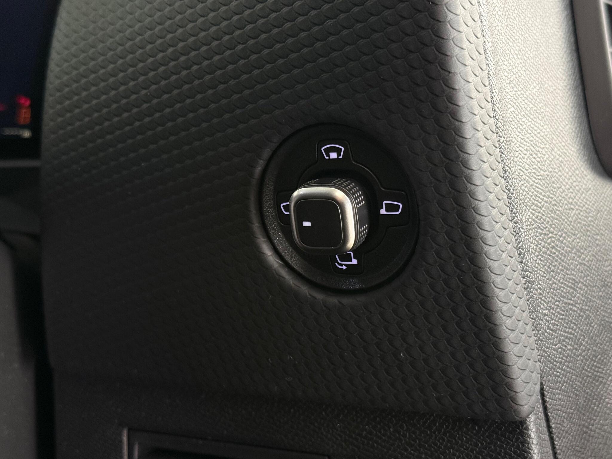 DS Automobiles DS 4 view 22