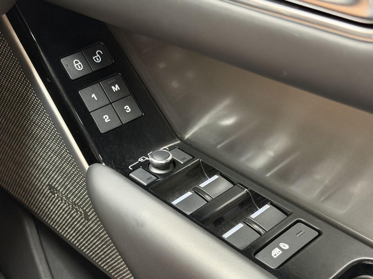 Land Rover Range Rover Velar view 29