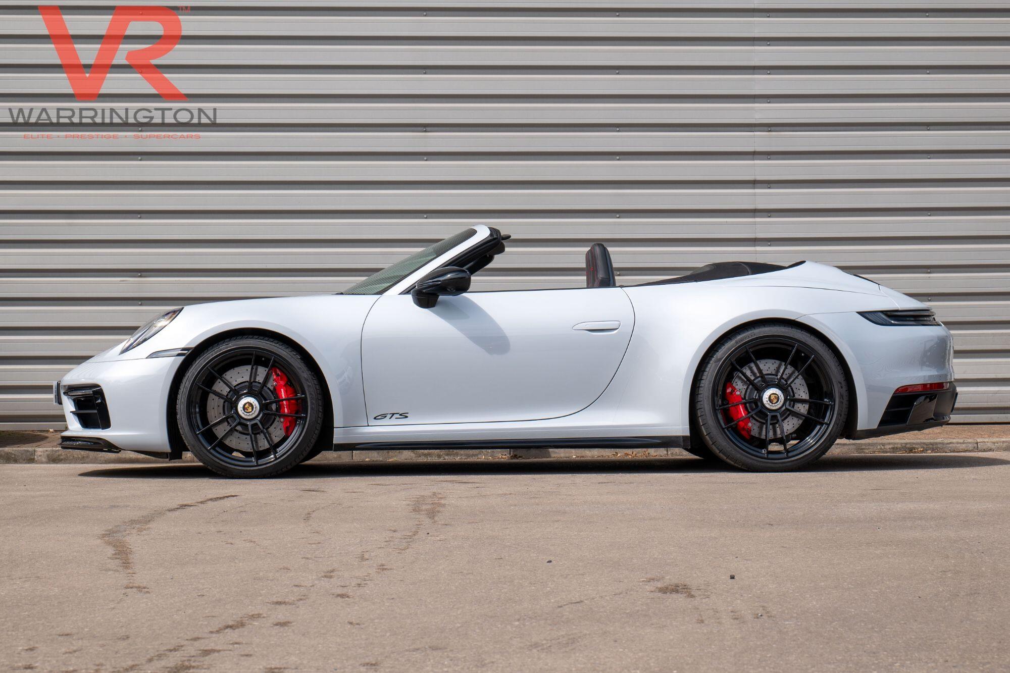 Porsche 911 view 8