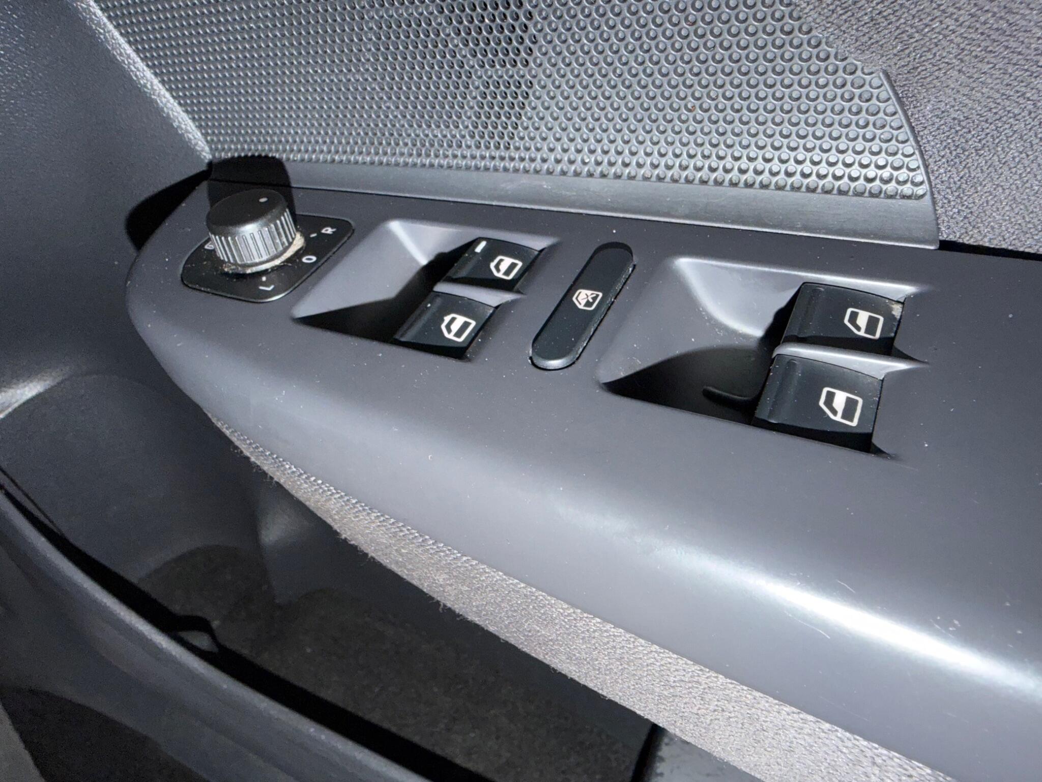 Volkswagen Golf view 23