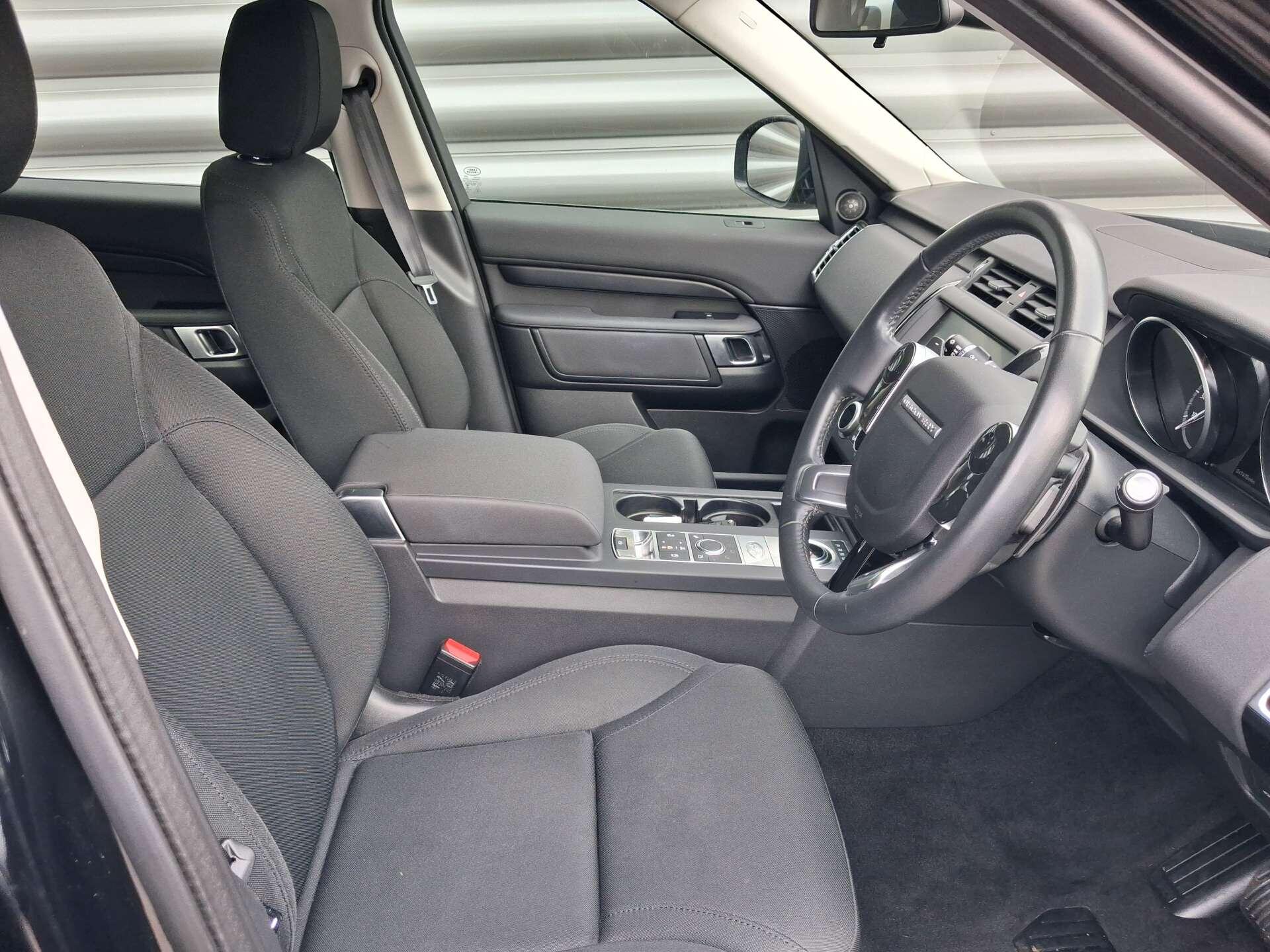 Land Rover Discovery view 32