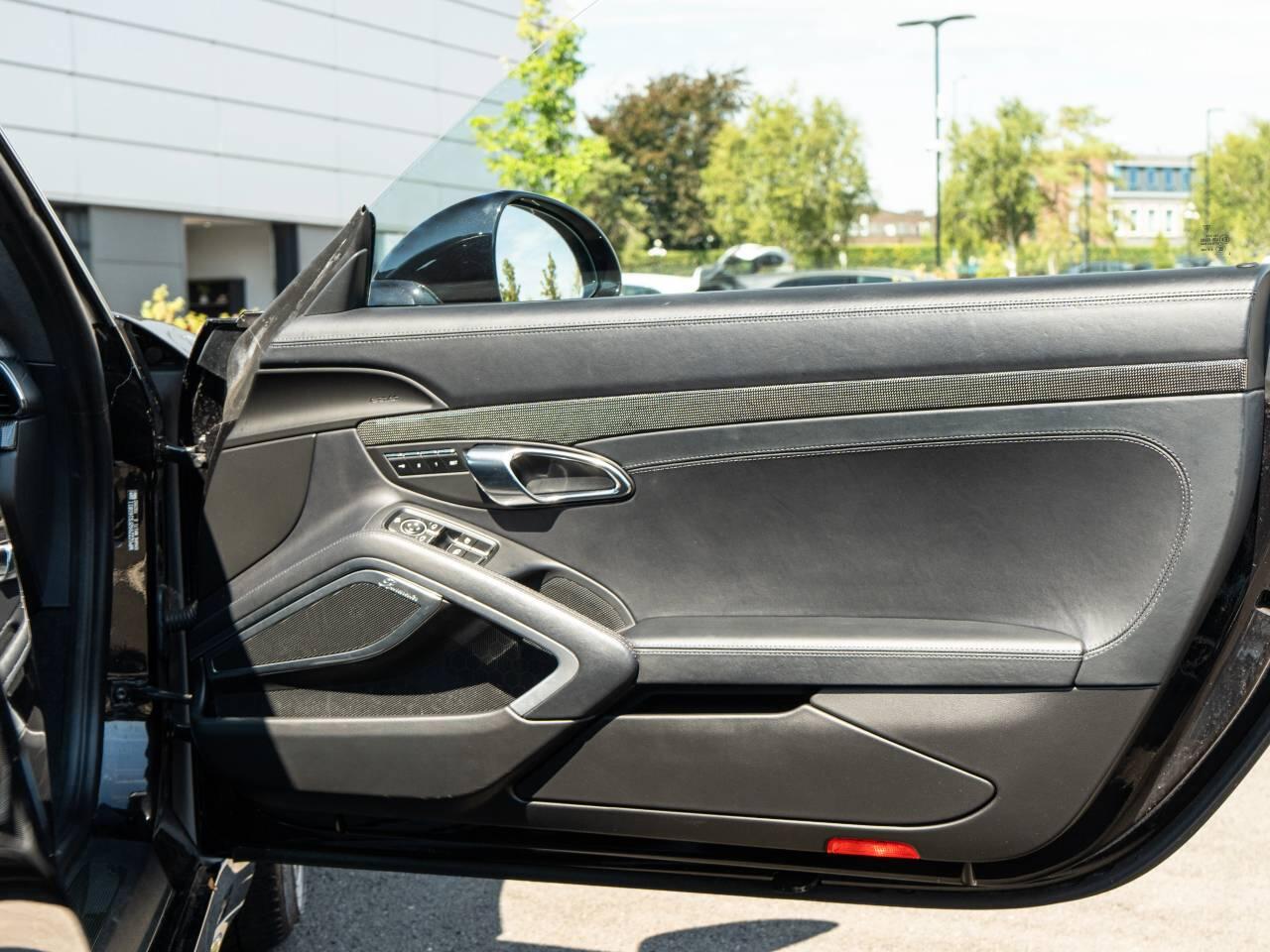Porsche 911 view 23