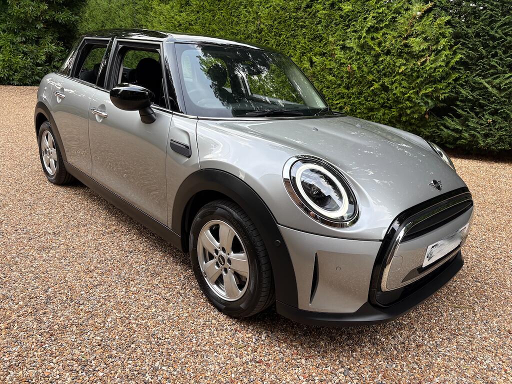 Mini Hatch view 11