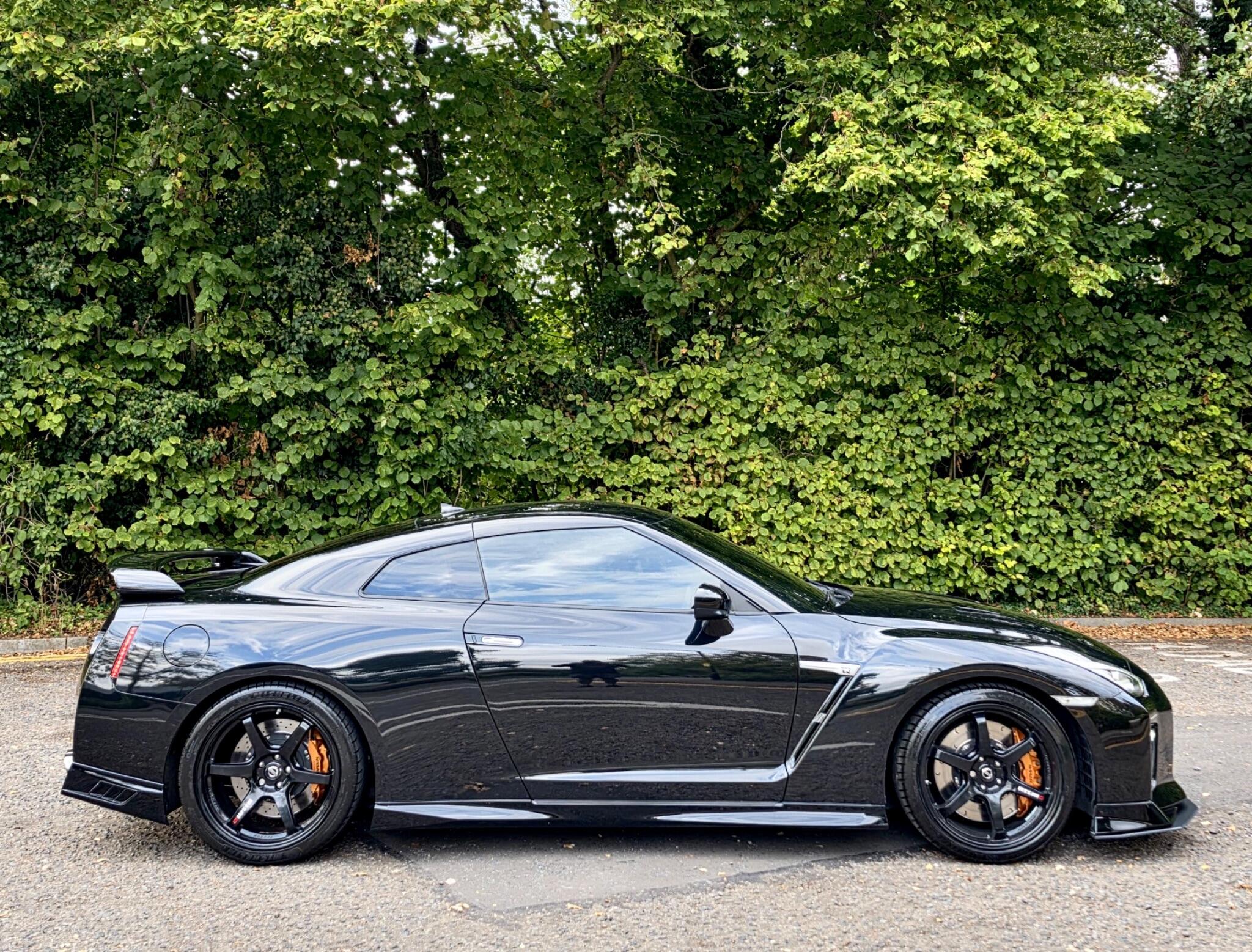 Nissan GT-R view 9