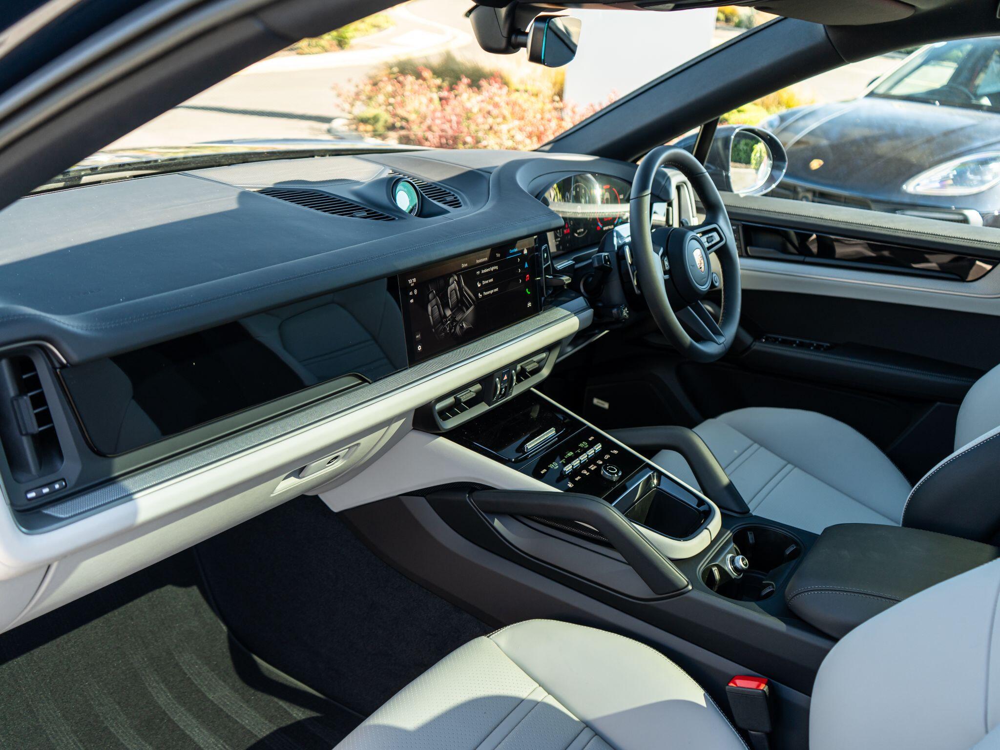 Porsche Cayenne view 26