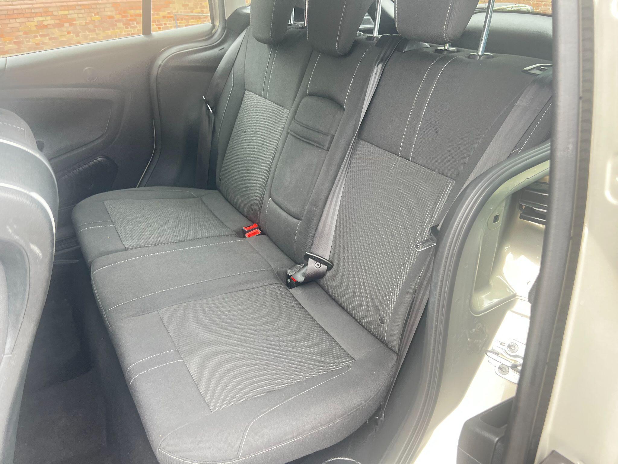 Ford B-Max view 15