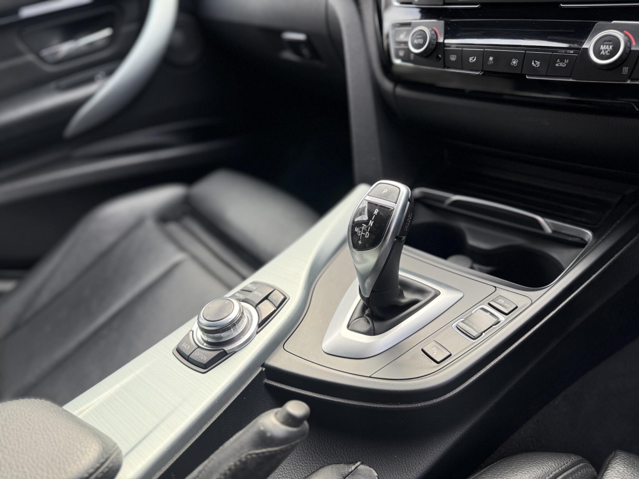BMW 3 Series view 25
