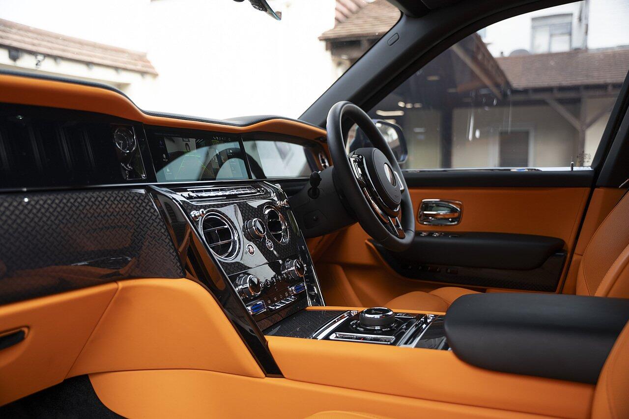 Rolls-Royce Cullinan view 10