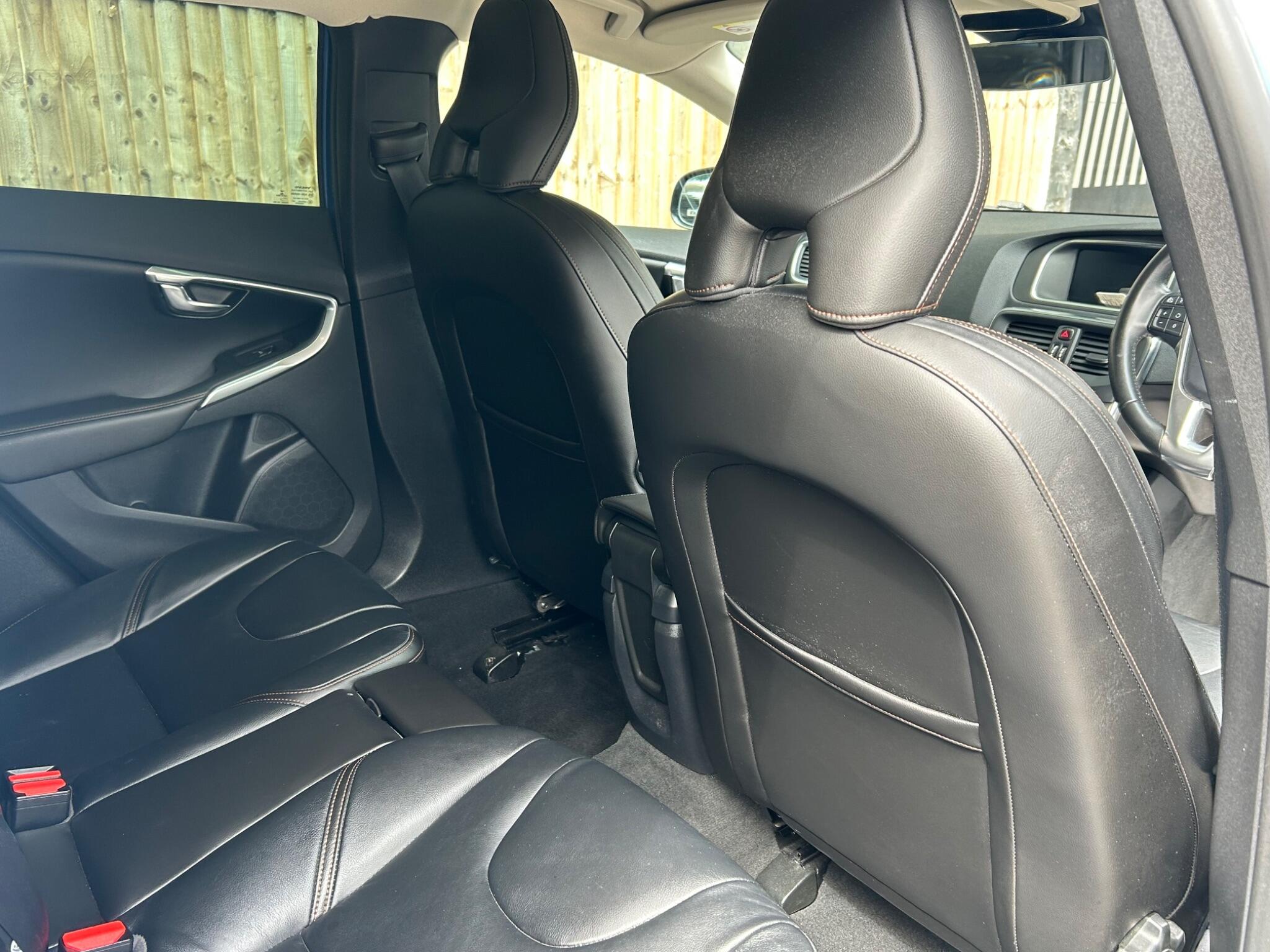 Volvo V40 Cross Country view 35