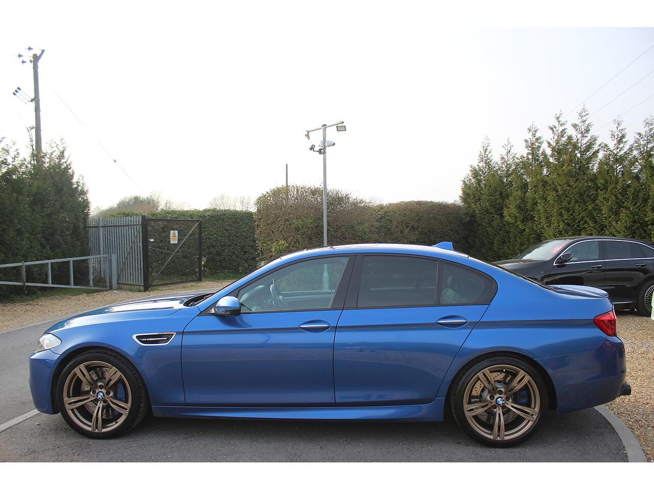 BMW M5 view 9