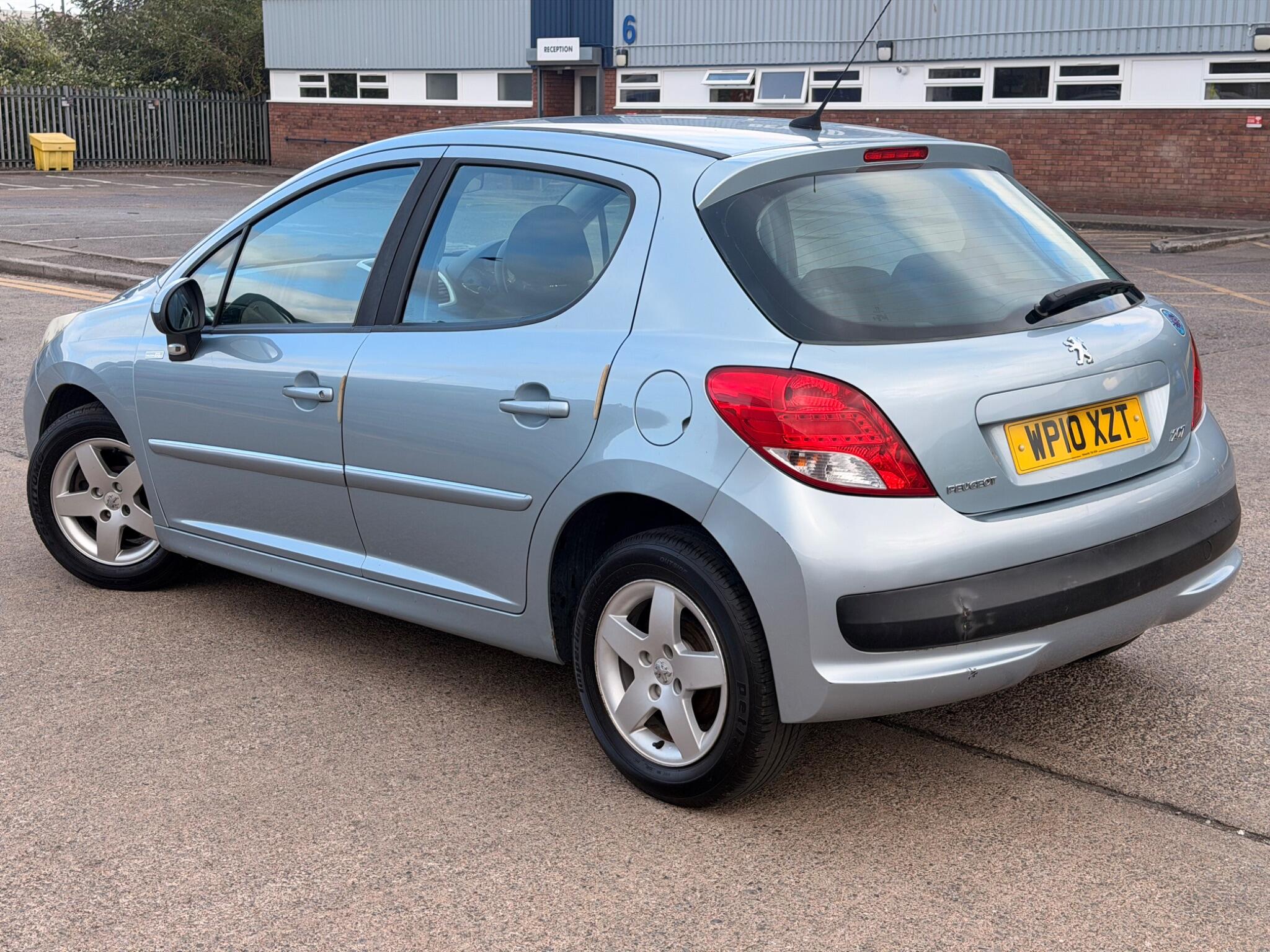 Peugeot 207 view 11