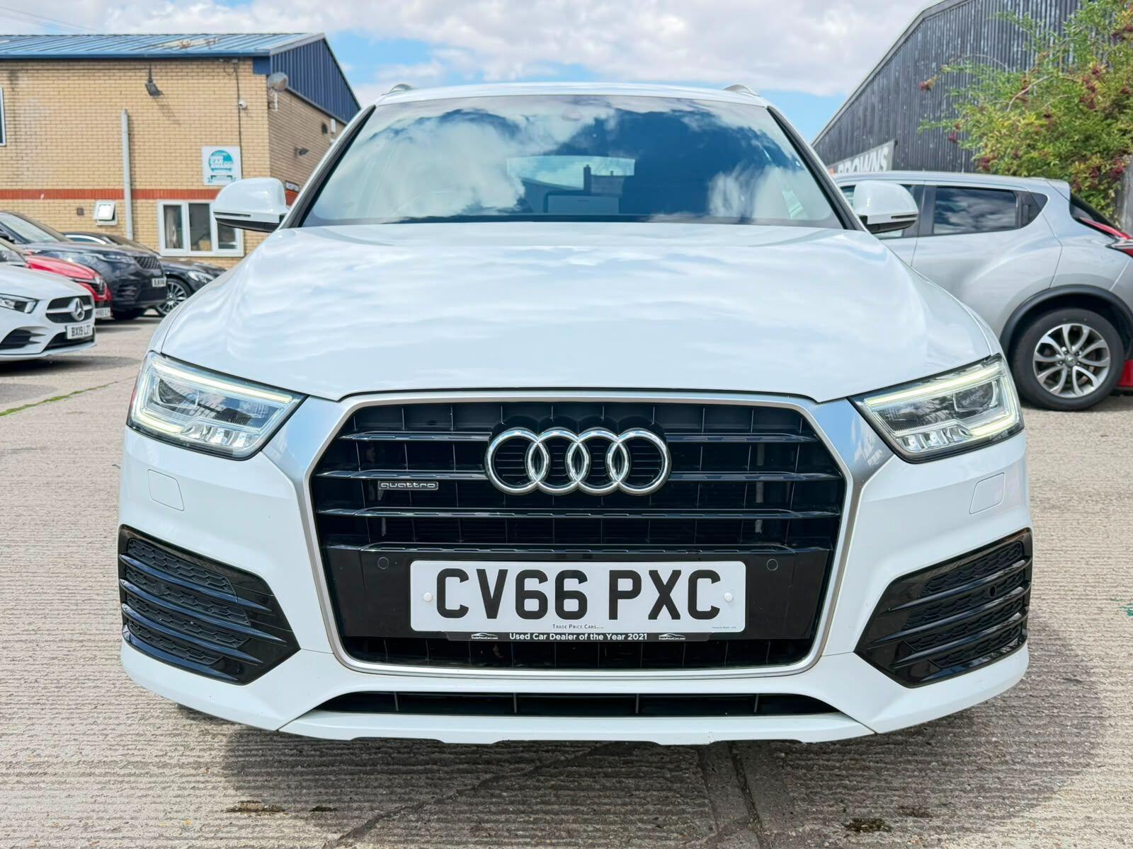 Audi Q3 view 8
