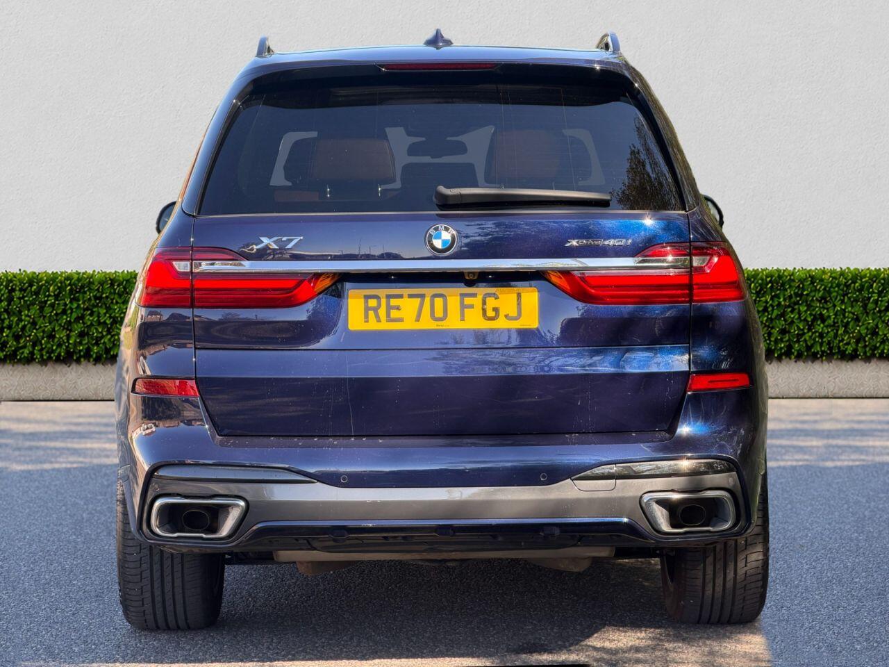 BMW X7 view 6