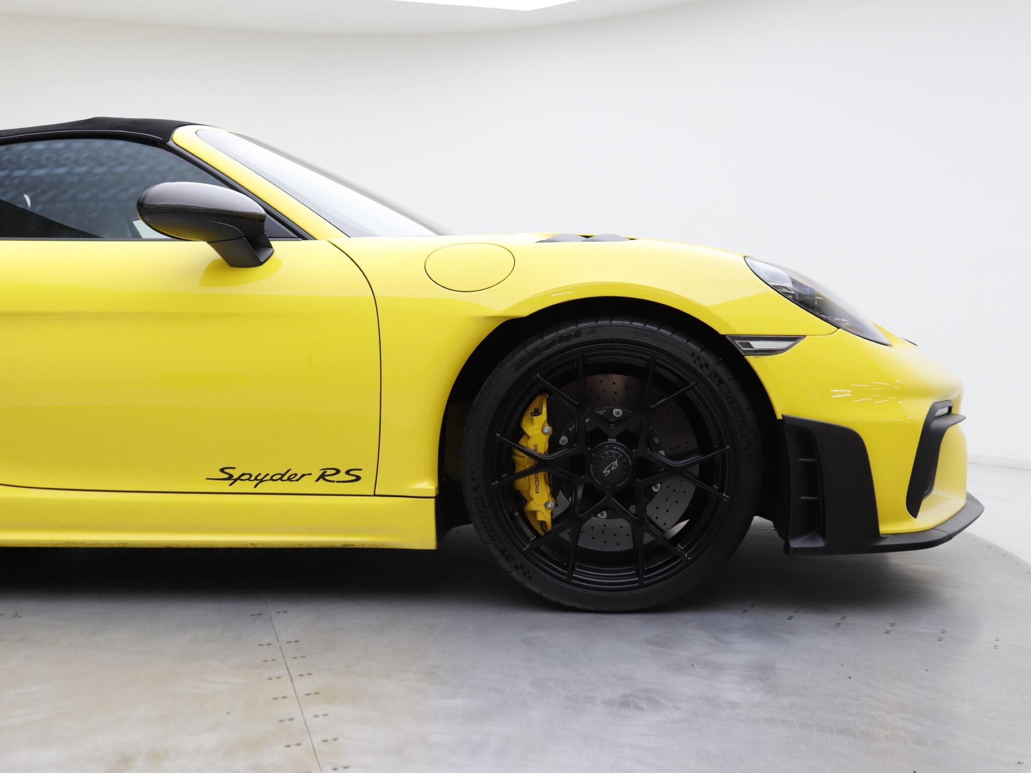 Porsche 718 Spyder view 21