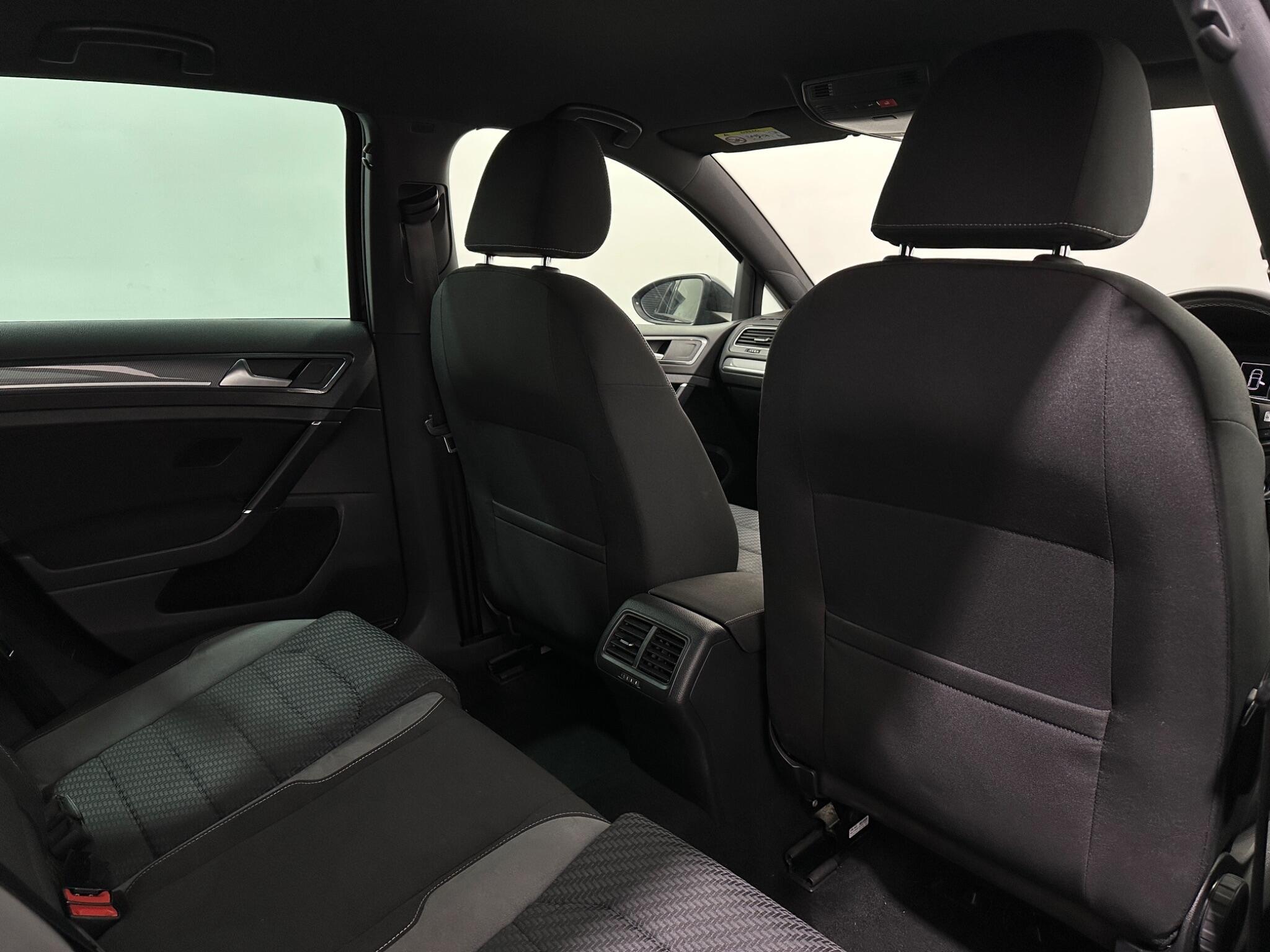 Volkswagen Golf view 42