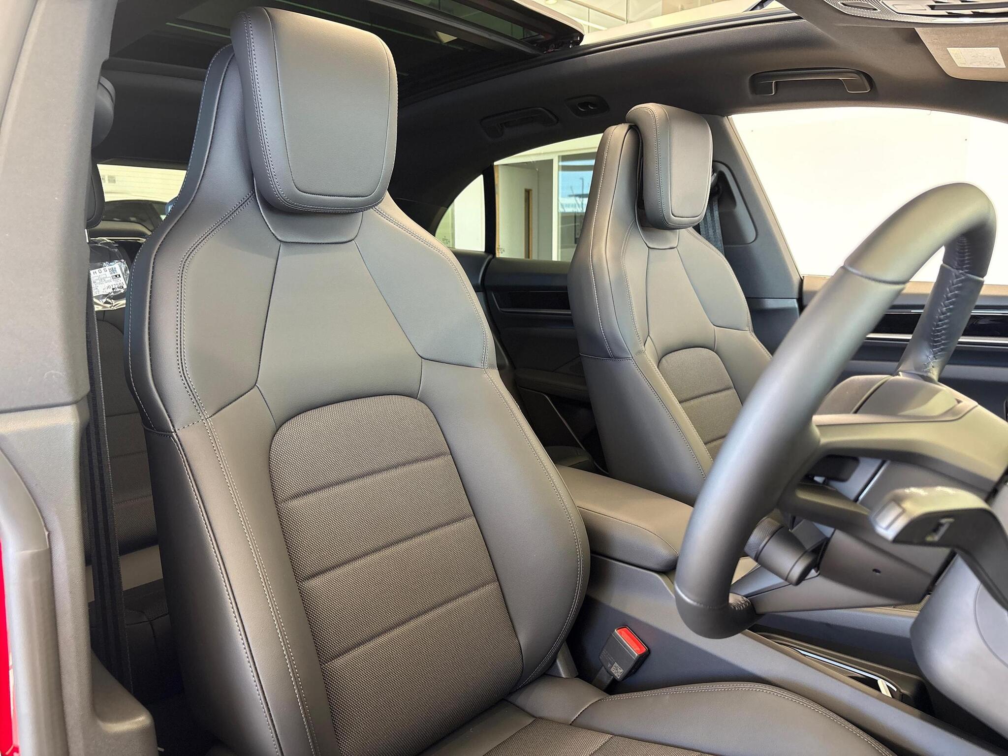 Porsche Macan view 14