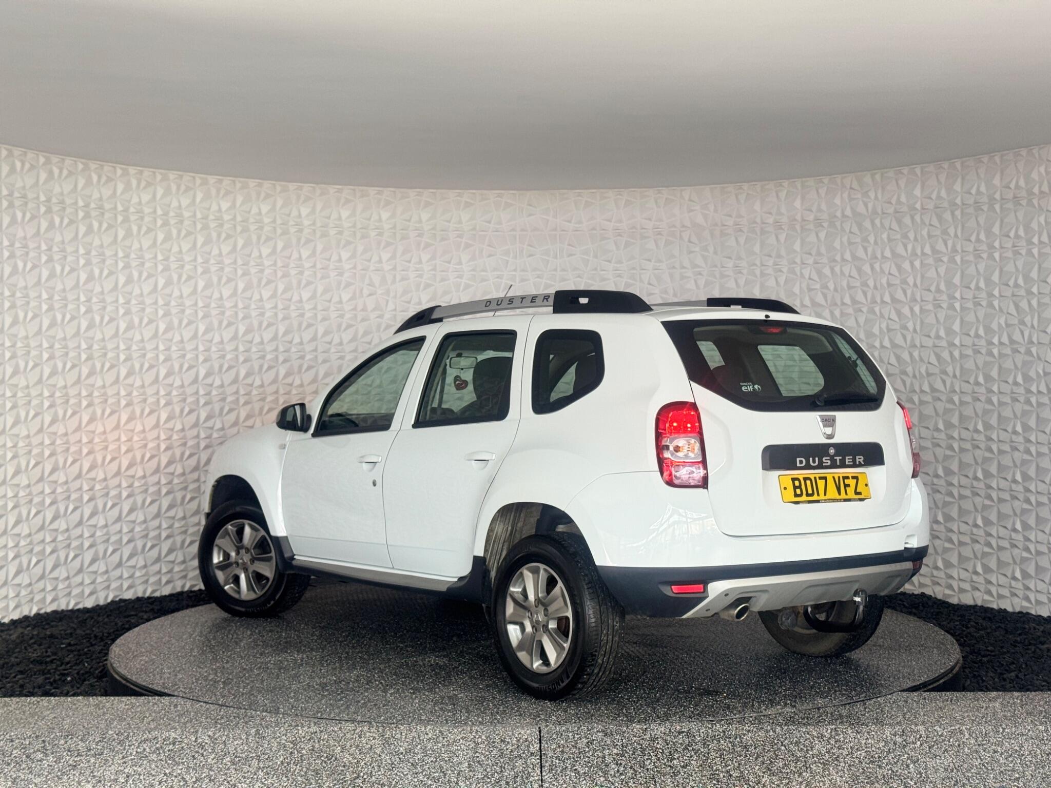 Dacia Duster view 3