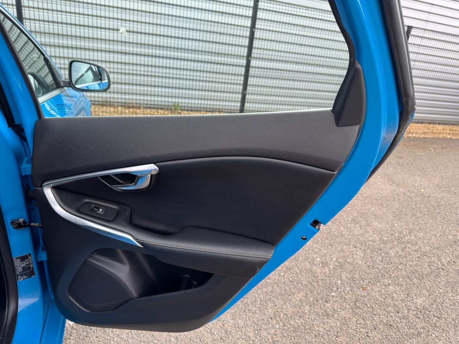 Volvo V40 view 6