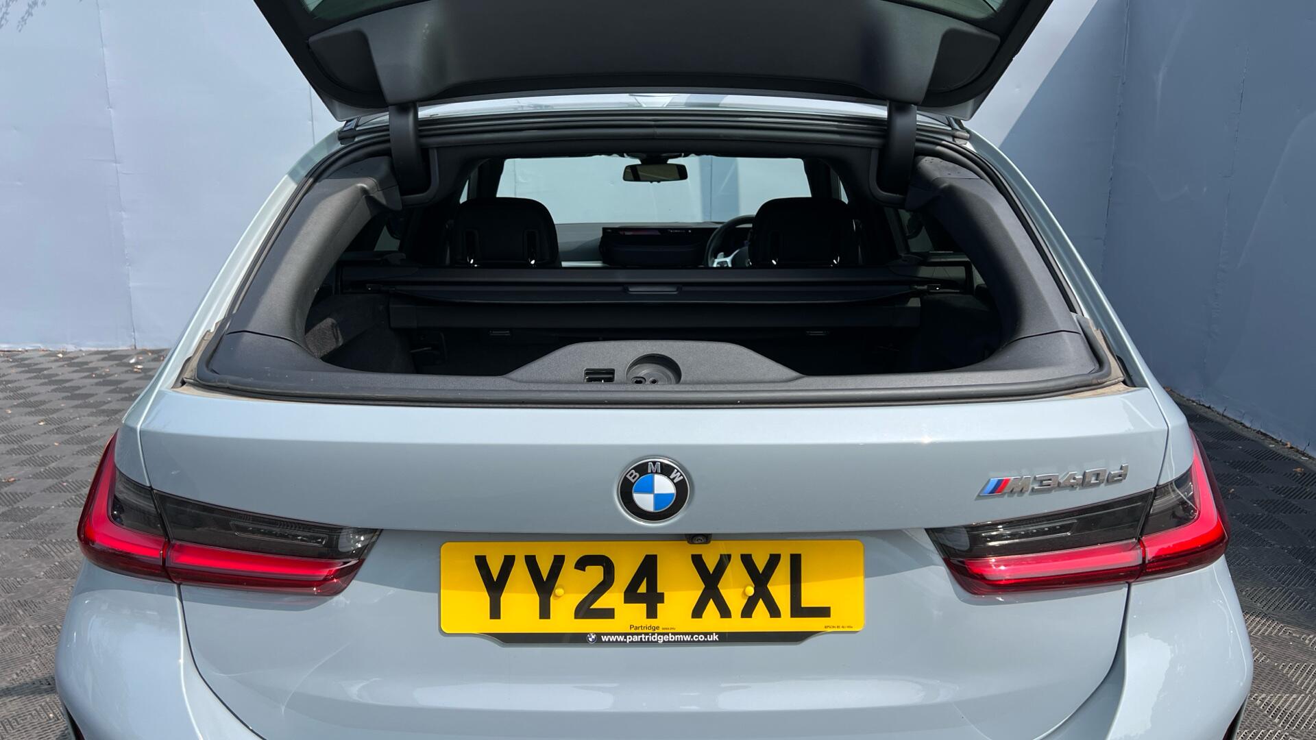 BMW 3 Series view 38