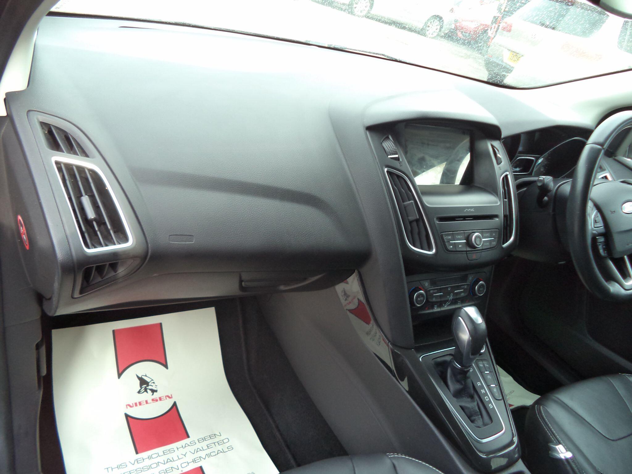 Ford Focus view 30