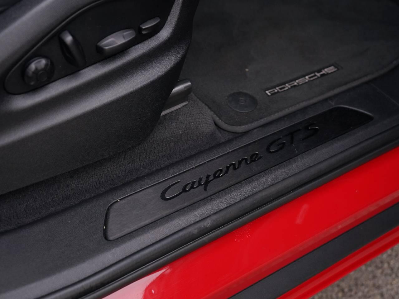Porsche Cayenne view 21