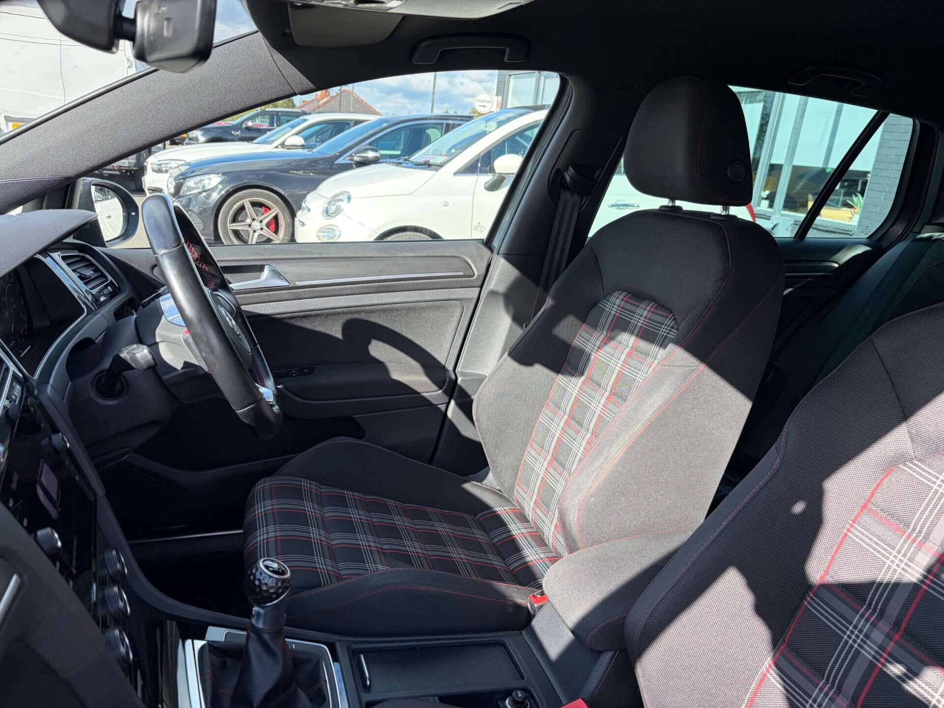 Volkswagen Golf view 18