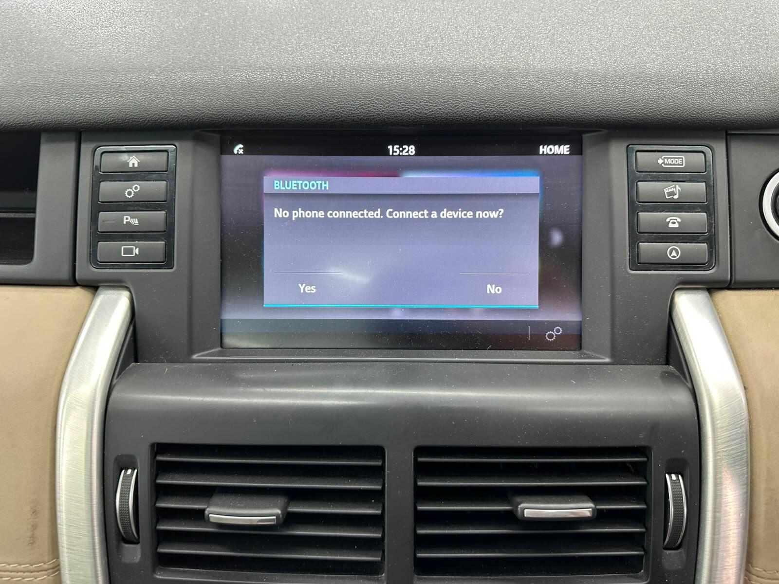 Land Rover Discovery Sport view 40