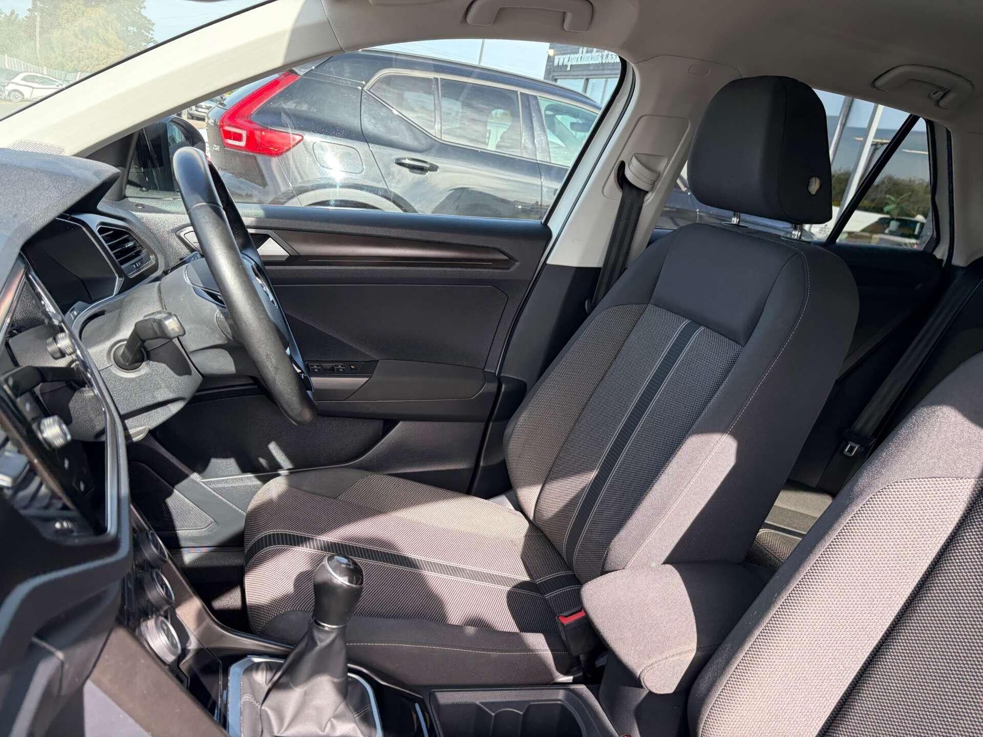 Volkswagen T-Roc view 18