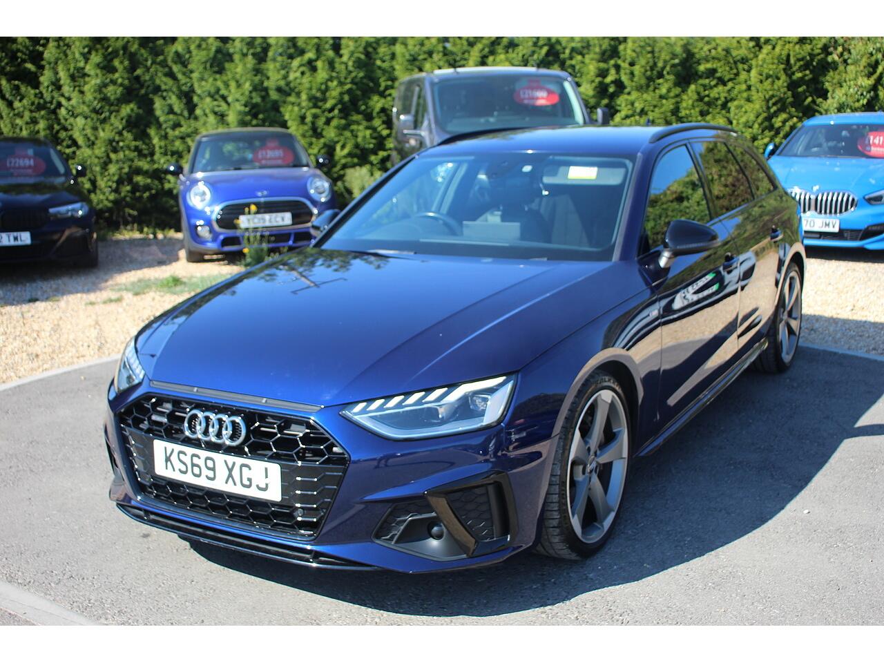 Audi A4 Avant view 5