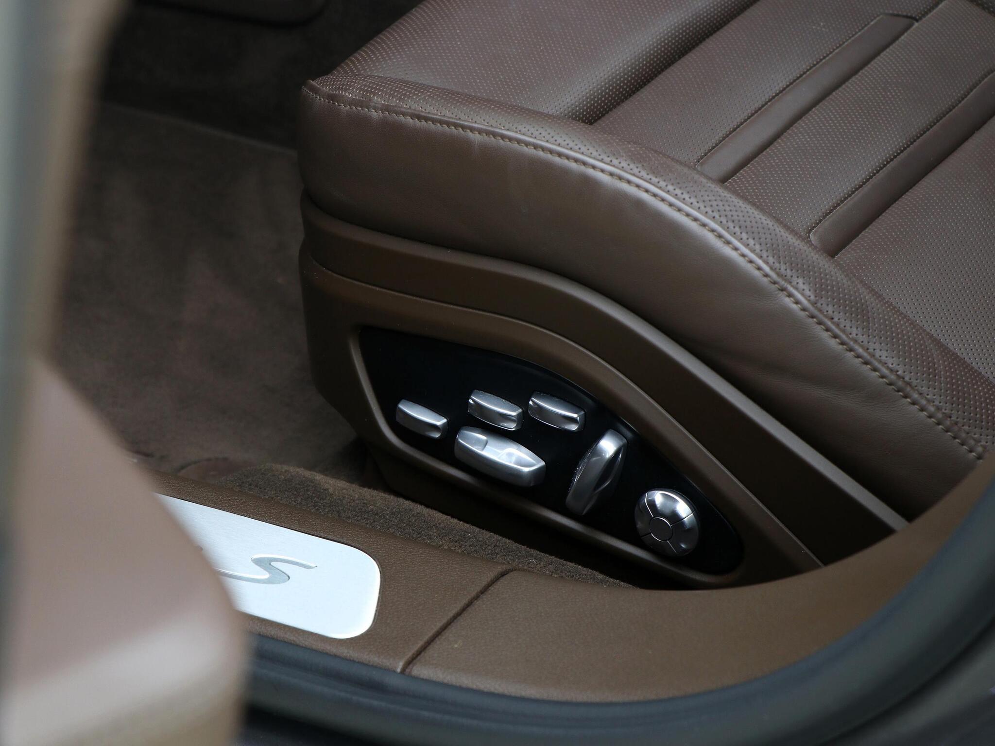 Porsche Panamera view 40