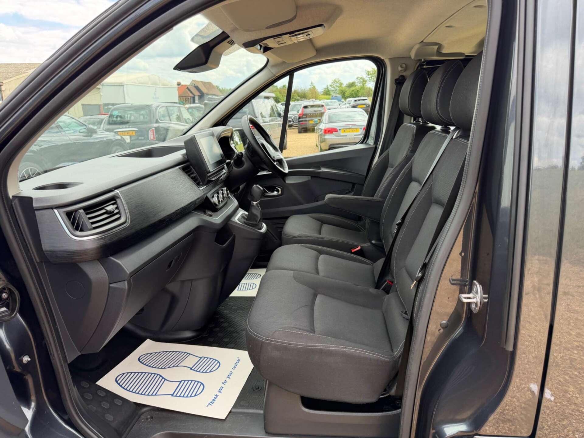 Renault Trafic view 13