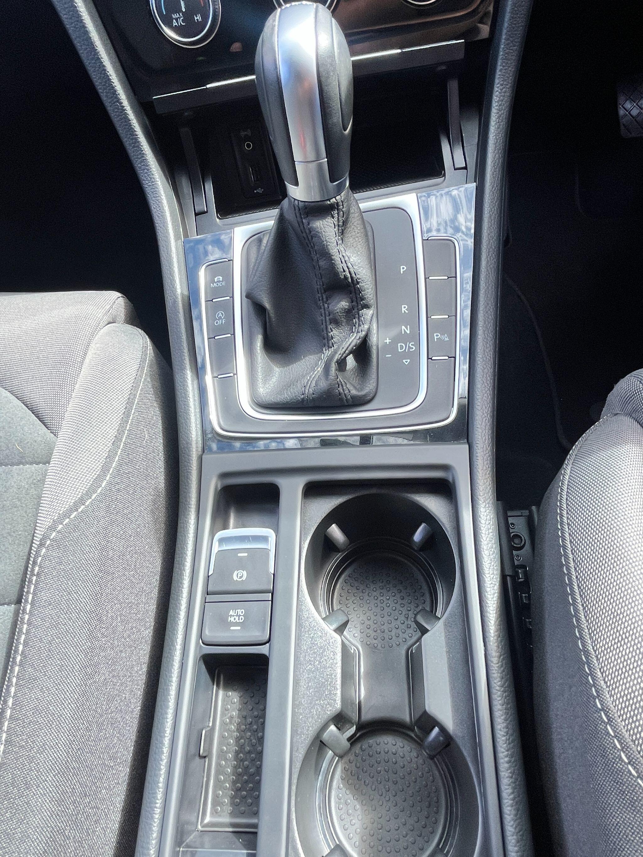 Volkswagen Golf view 24