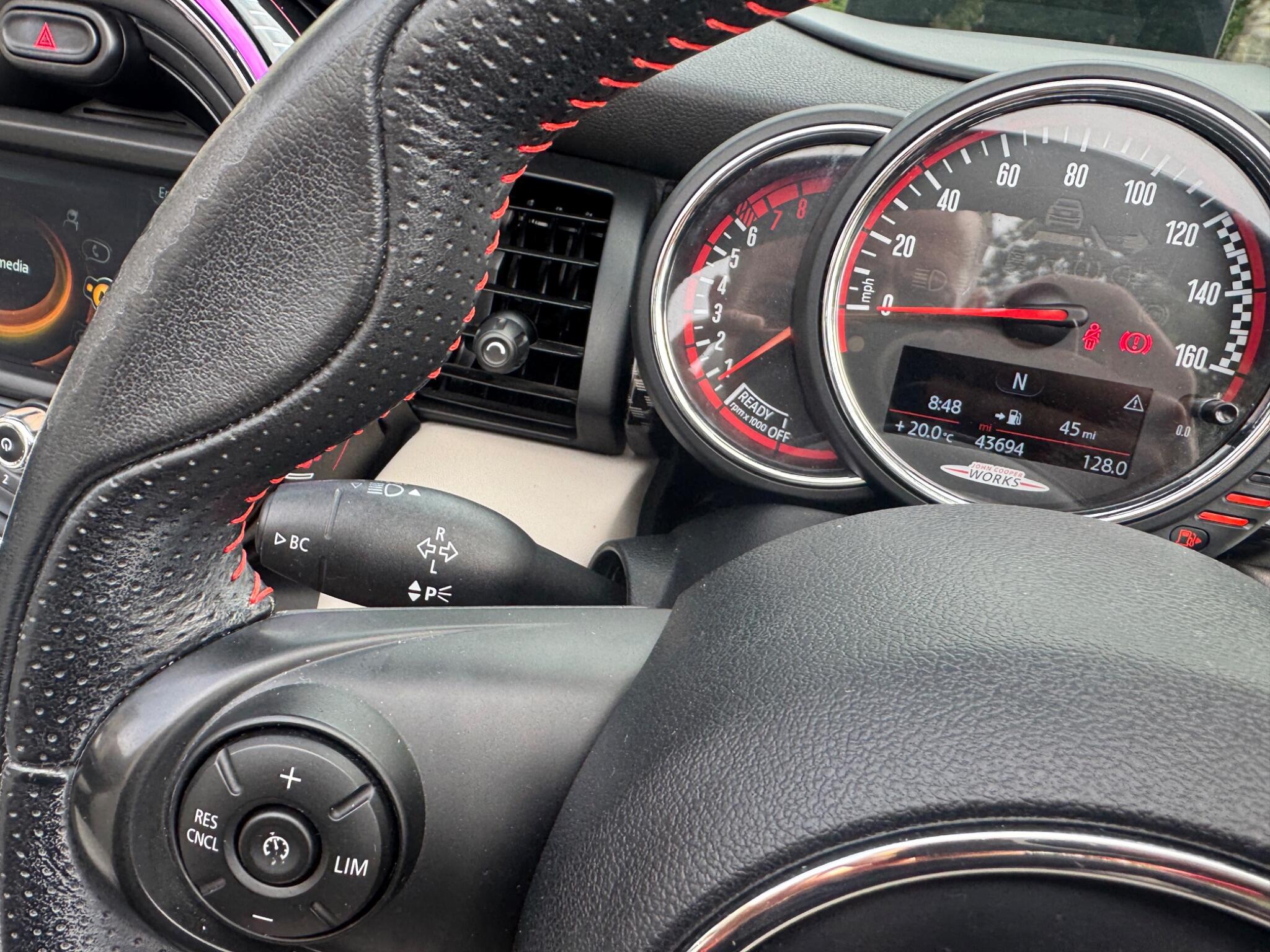 Mini Convertible view 58