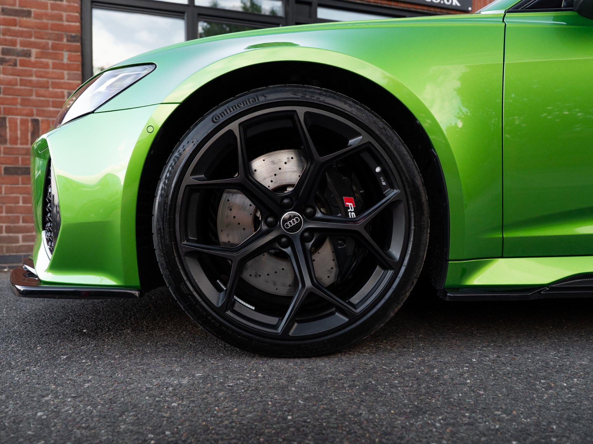 Audi RS6 Avant view 35